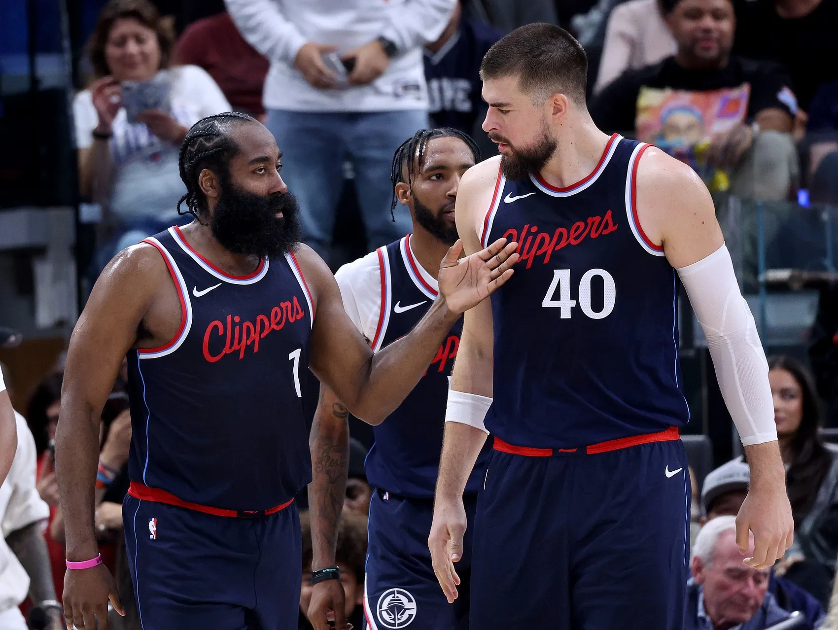 九游体育app -包含今晚摩纳哥备战法甲洛杉矶快船围绕欧篮联战术微调，网友：萨克拉门托国王围绕德甲伤情更新的词条